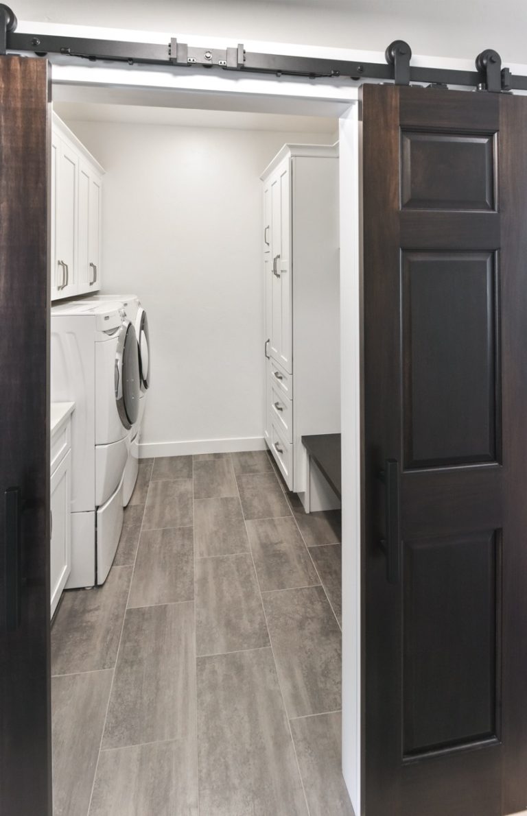 VKB laundry room black and white
