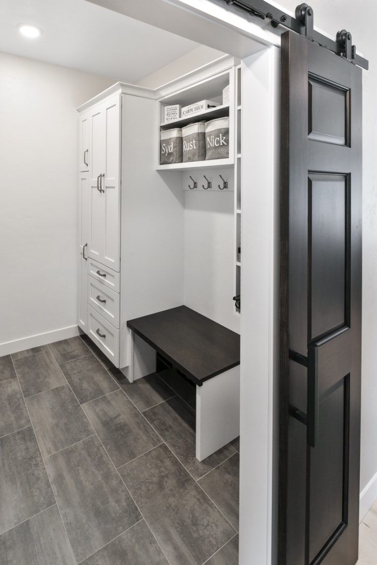 VKB laundry room black and white