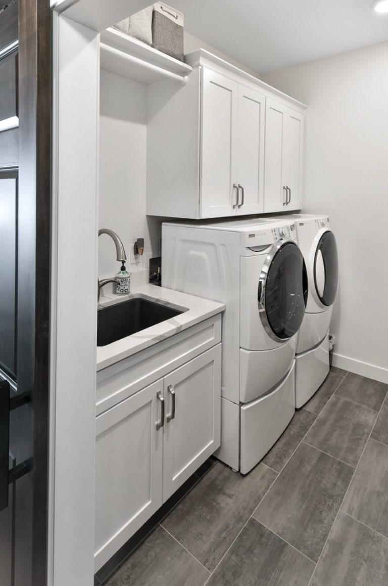 VKB laundry room black and white